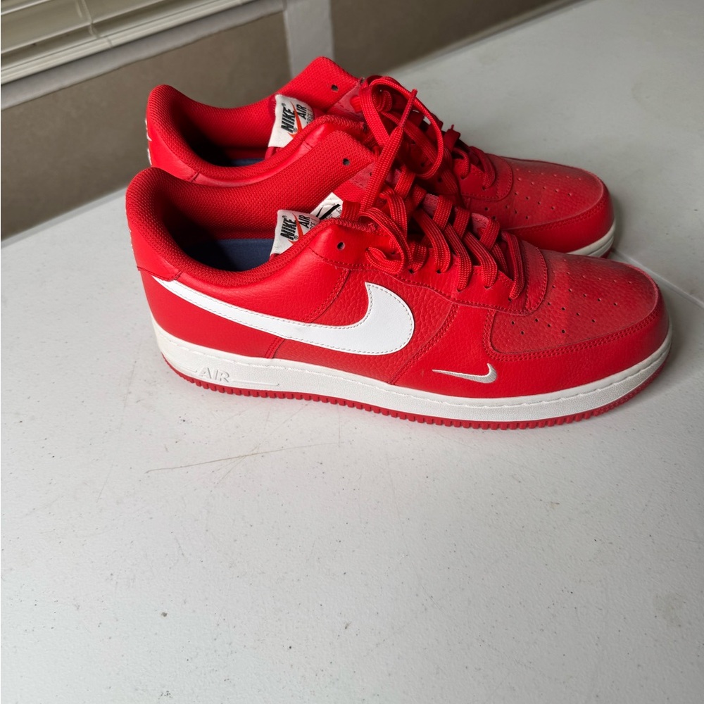 Nike Men's Red Sneakers Sz 12 NEW - Picture 4 of 7